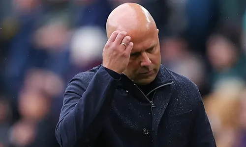 لاعب وسط ليفربول يغيب عن مواجهة فرانكفورت بسبب الإصابة