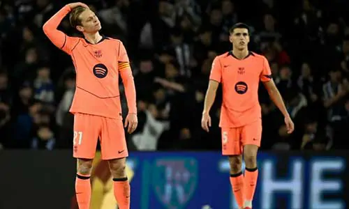 فرينكي دي يونغ ينتقد الحكم بشدة بعد خسارة برشلونة