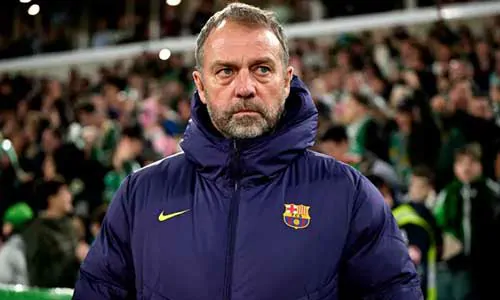 وجّه هانسي فليك رسالة إلى نجوم لاماسيا بعد أن صُدم برشلونة بقرار درو فرنانديز بالرحيل