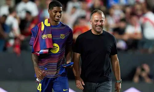 هانسي فليك يوجه رسالة قوية إلى ماركوس راشفورد بشأن مستقبله مع برشلونة